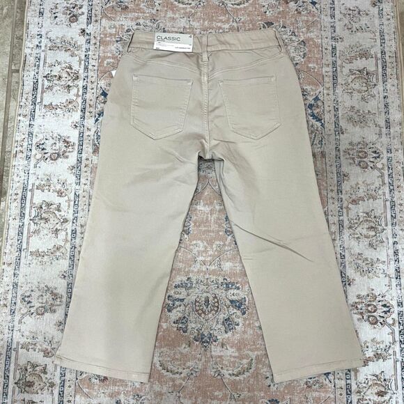 Liz Claiborne Classic Fit Straight Leg Cropped Khaki Pants Size 4 NWT - Picture 4 of 12